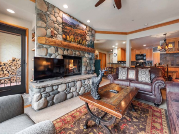 Upper Floor Ski in Ski Out Easy Walk to Village - additional view, photo 4