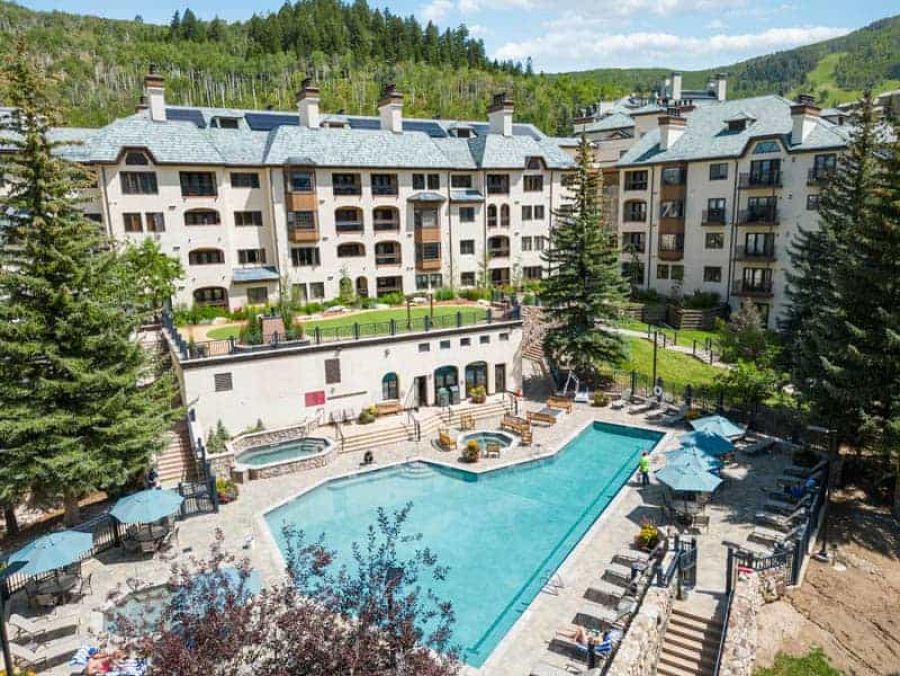 Upper Floor Ski in Ski Out Easy Walk to Village