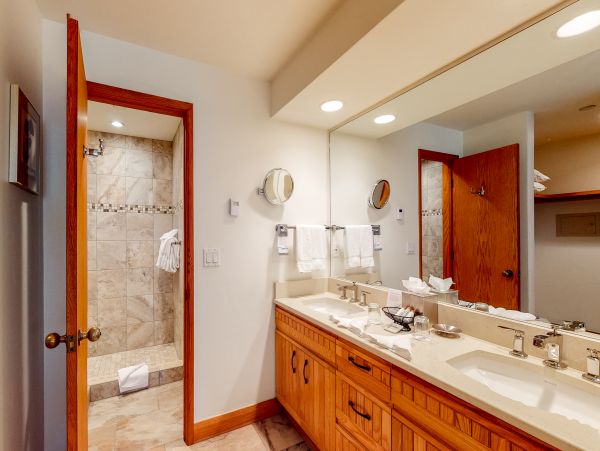 Beaver Creek Bachelor Gulch Condo 952804