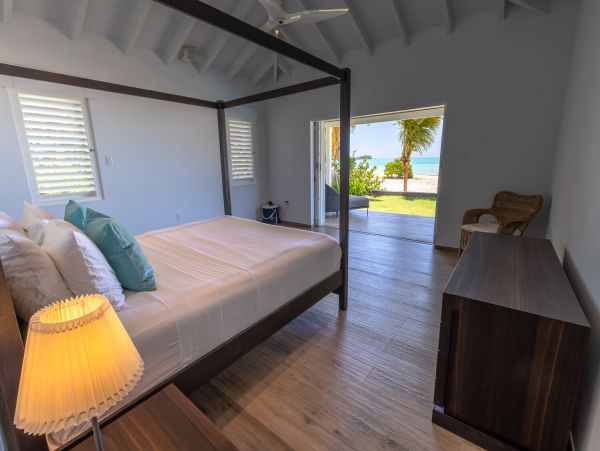 Four Bedroom Antigua Vacation Villa on the Beach Sleeps 8