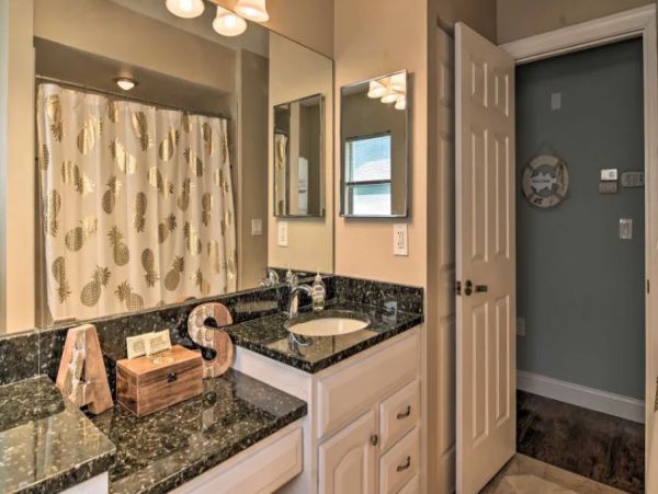 Two Bedroom Bradenton Vacation Home Sleeps 6 Guests