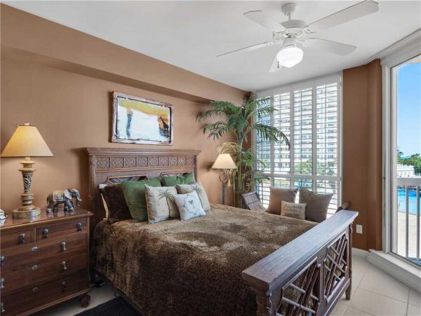 Gulf Front Three Bedroom Vacation Condo in Destin on Beach