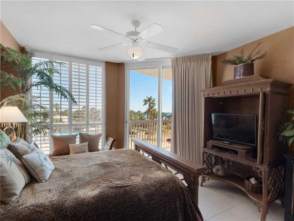 Gulf Front Three Bedroom Vacation Condo in Destin on Beach
