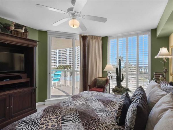 Gulf Front Three Bedroom Vacation Condo in Destin on Beach