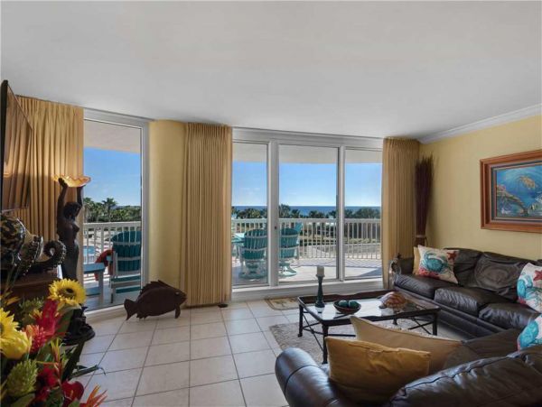 Gulf Front Three Bedroom Vacation Condo in Destin on Beach