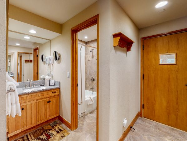Beaver Creek Bachelor Gulch Condo 953167