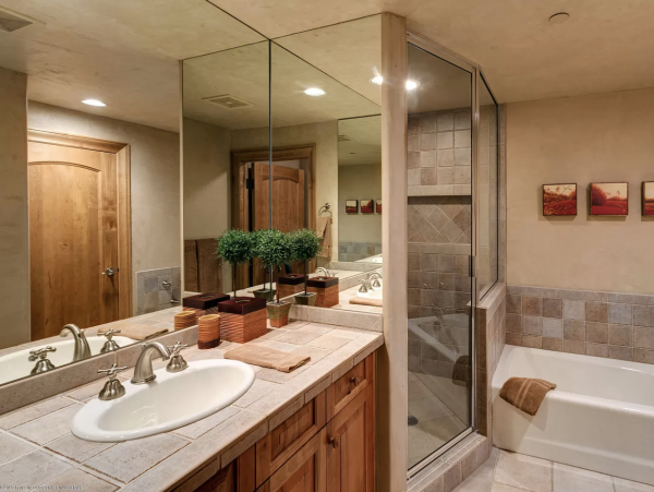 Ski in Ski Out Snowmass Town Home