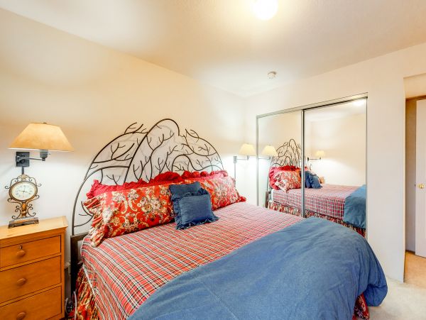 Avon Condo 953212