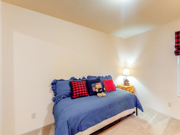 Avon Condo 953212