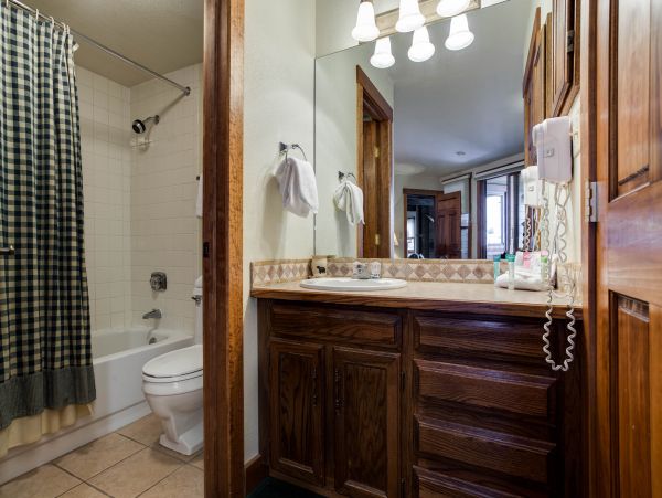Steamboat Springs 3 Bedroom Vacation Lodge Sleeps 10