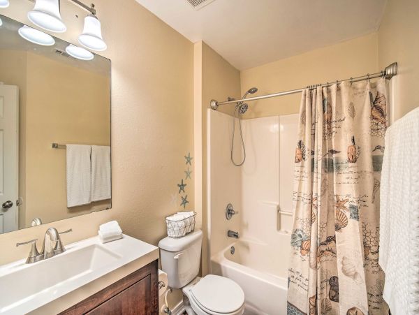 Charming 3 Bedroom Home in Pensacola with Private Pool