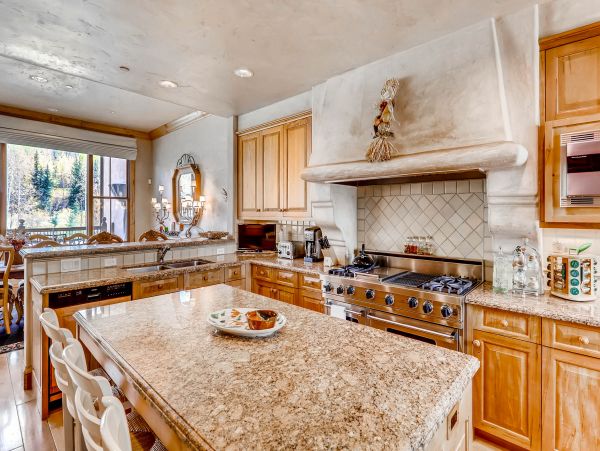 Luxurious Snowmass Ski/in - Ski/out Townhome