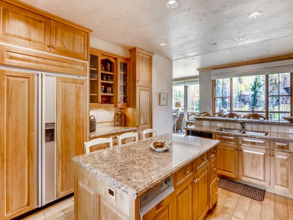 Luxurious Snowmass Ski/in - Ski/out Townhome