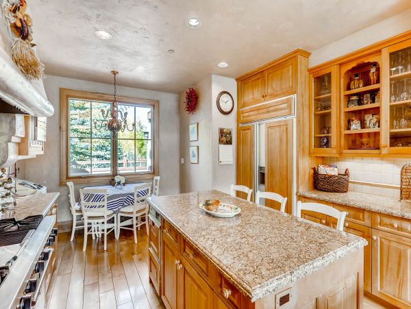 Luxurious Snowmass Ski/in - Ski/out Townhome