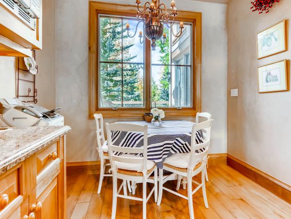 Luxurious Snowmass Ski/in - Ski/out Townhome