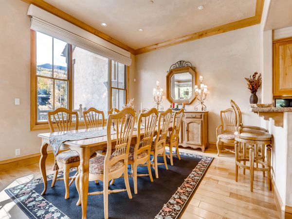 Luxurious Snowmass Ski/in - Ski/out Townhome