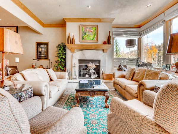 Luxurious Snowmass Ski/in - Ski/out Townhome