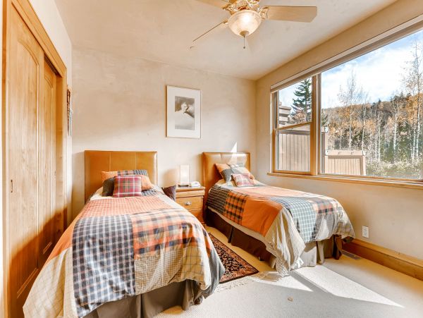 Luxurious Snowmass Ski/in - Ski/out Townhome