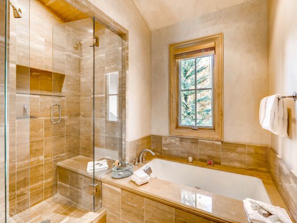 Luxurious Snowmass Ski/in - Ski/out Townhome