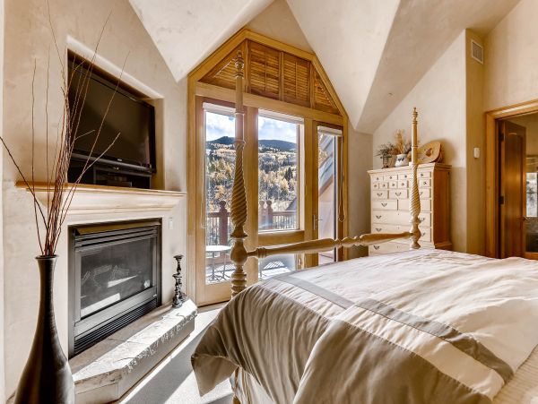 Luxurious Snowmass Ski/in - Ski/out Townhome