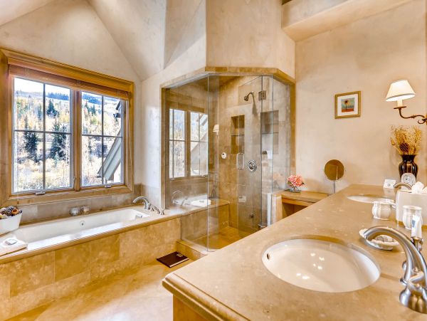 Luxurious Snowmass Ski/in - Ski/out Townhome