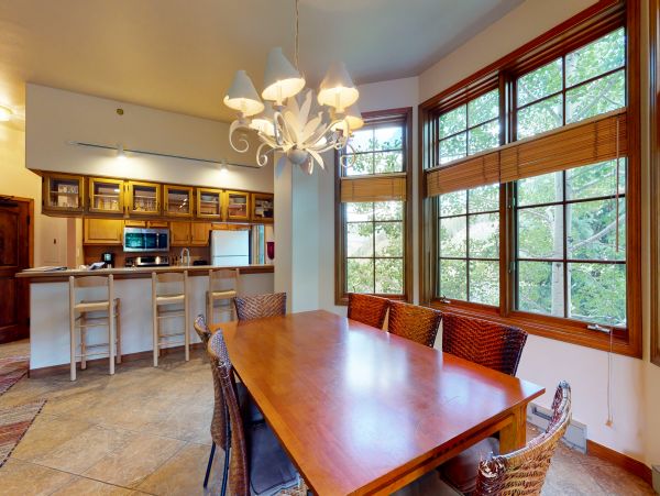 Two Bedroom Vacation Condo in Beaver Creek Ski in - Ski out