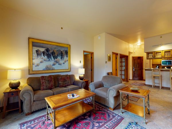 Two Bedroom Vacation Condo in Beaver Creek Ski in - Ski out