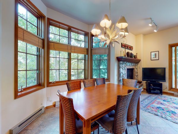 Two Bedroom Vacation Condo in Beaver Creek Ski in - Ski out