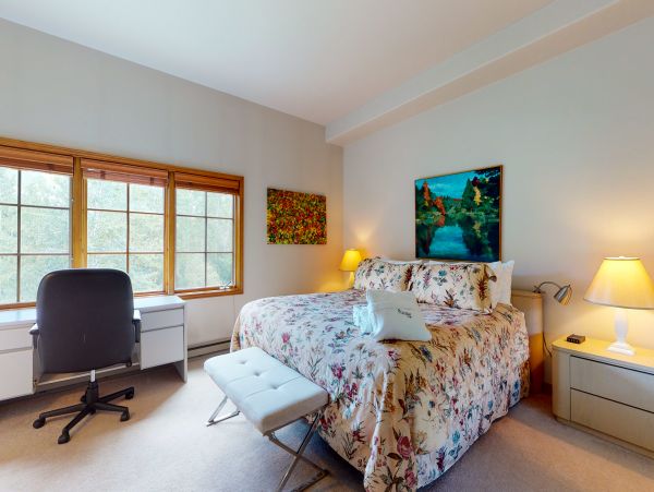 Two Bedroom Vacation Condo in Beaver Creek Ski in - Ski out