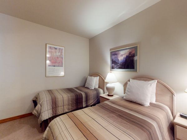Two Bedroom Vacation Condo in Beaver Creek Ski in - Ski out