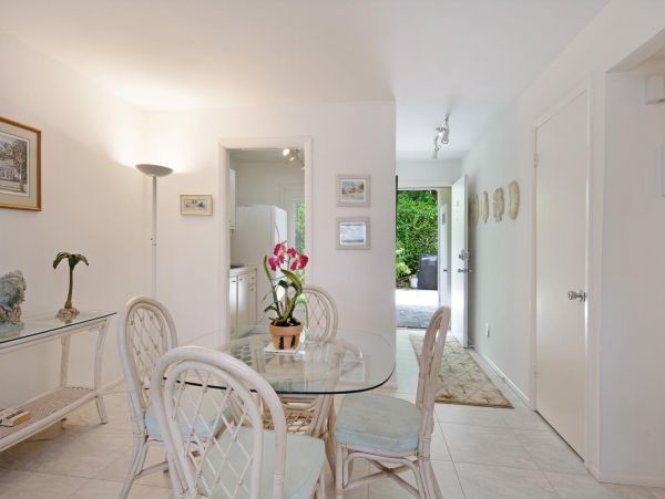Naples Walk to Beach Vacation Condo 2 Bedrooms Sleeps 6