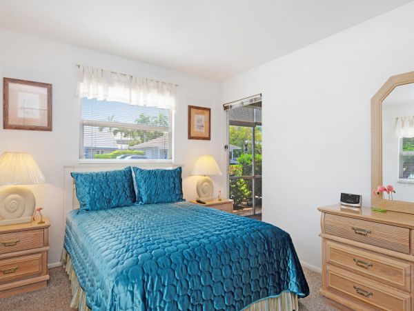 Naples Walk to Beach Vacation Condo 2 Bedrooms Sleeps 6