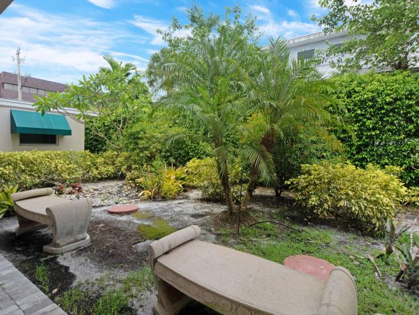 Walk to Beach Naples Vacation Condo Two Bedrooms Sleeps Six
