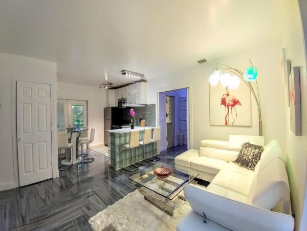 Wonderful Three Bedroom Naples Home