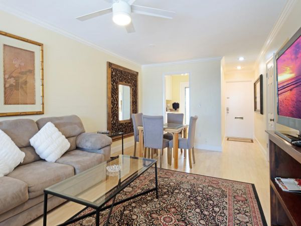 Naples Walk to Beach Vacation Condo Two Bedrooms Sleeps 6