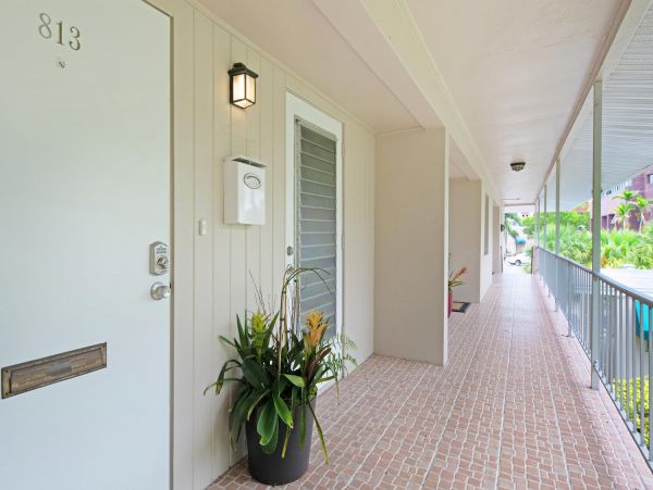 Naples Walk to Beach Vacation Condo Two Bedrooms Sleeps 6