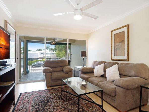 Naples Walk to Beach Vacation Condo Two Bedrooms Sleeps 6