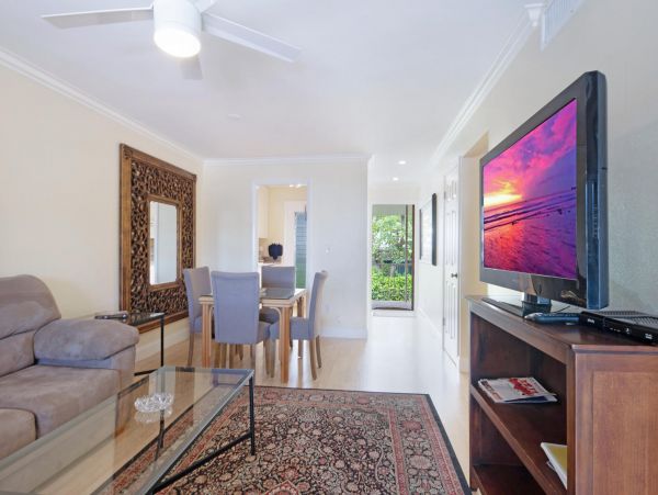 Naples Walk to Beach Vacation Condo Two Bedrooms Sleeps 6
