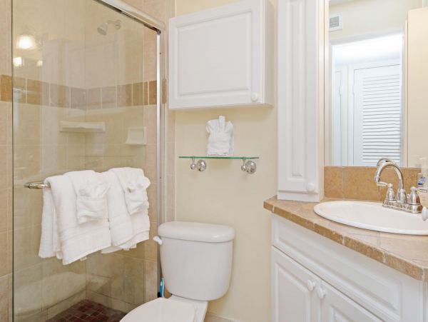Naples Walk to Beach Vacation Condo Two Bedrooms Sleeps 6