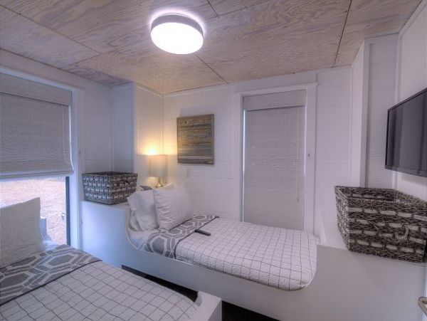 Stunning 8 Bedroom Fully Renovated Five Minutes from Beach!