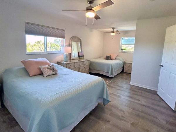 Luxury 4 Bedroom Sanibel Home with Private Caged Pool