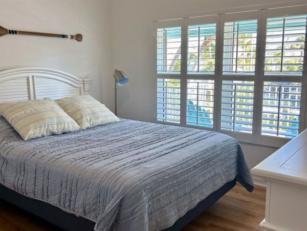 Luxury 4 Bedroom Sanibel Home with Private Caged Pool