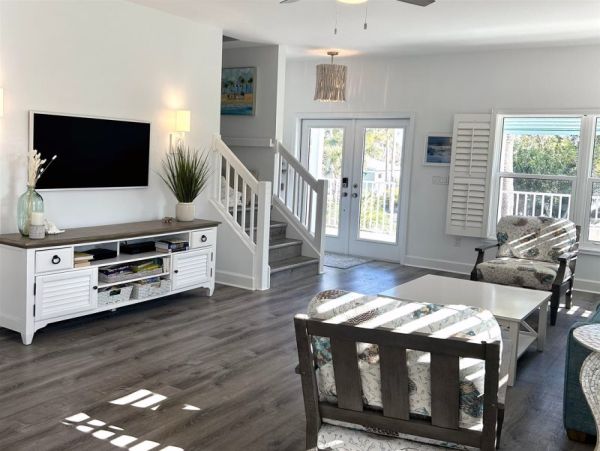Luxury 4 Bedroom Sanibel Home with Private Caged Pool