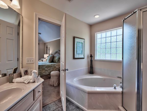 Three Bedroom Destin Vacation Home Sleeps 8 Guests