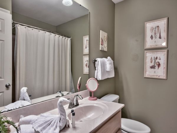 Three Bedroom Destin Vacation Home Sleeps 8 Guests