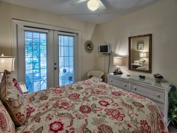 Three Bedroom Destin Vacation Home Sleeps 8 Guests