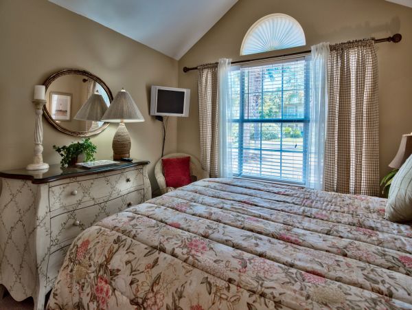 Three Bedroom Destin Vacation Home Sleeps 8 Guests