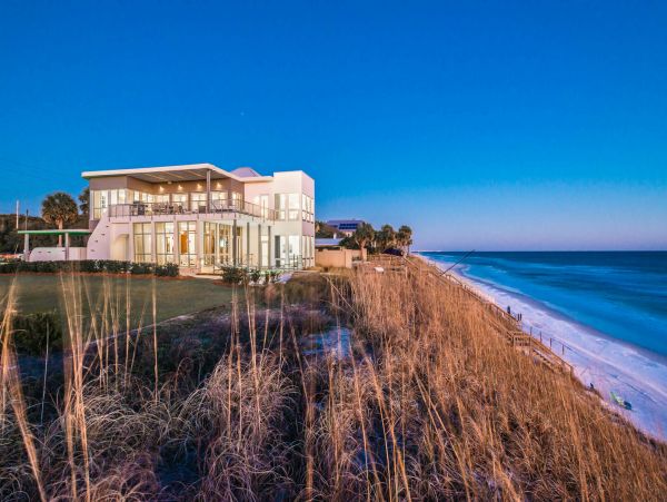 Oceanfront Luxury Home With Five Bedrooms