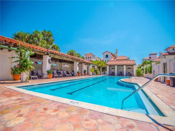Four bedroom Dune Allen Vacation Home Steps to Beach.