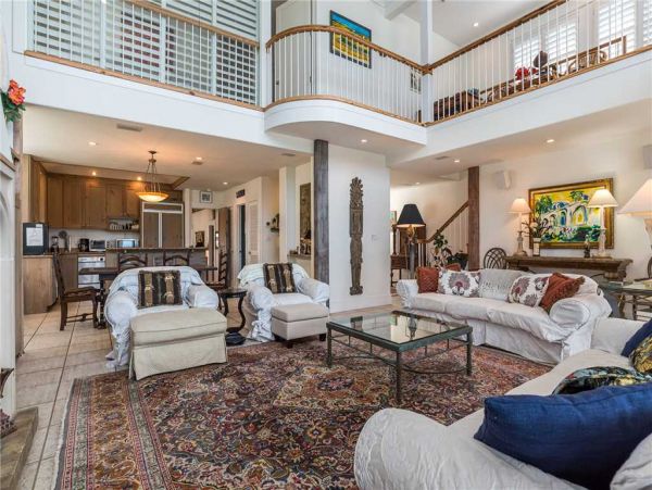 Four bedroom Dune Allen Vacation Home Steps to Beach.